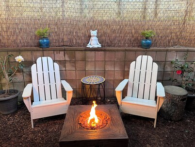 Arcata Forest Retreat: Peaceful Redwood Suite 5 min to Downtown Arcata w Firepit