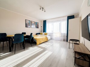 Iron/ironing board, WiFi, bed sheets