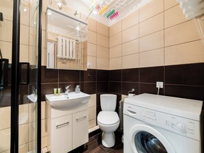 Shower, hair dryer, towels - Piątkowo Comfy Studio (Poznan)
