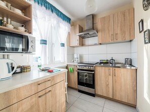 Microwave, oven, stovetop, coffee/tea maker