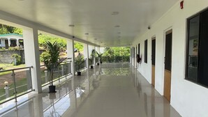 Kamar Standar, 1 Tempat Tidur King, pemandangan halaman | Teras/patio