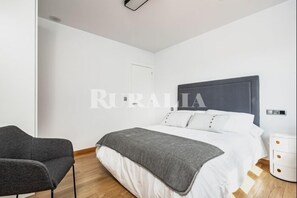 4 chambres, fer et planche à repasser