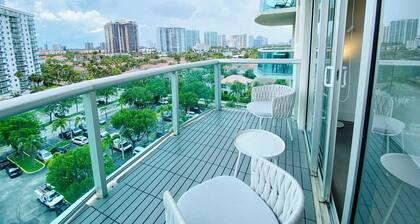 Cozy 1-bedroom condo with AC, fitness room, WiFi in welcoming Sunny Isles Beach