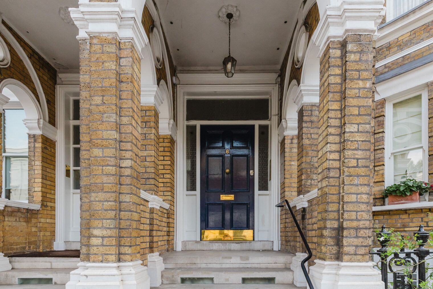 تفاصيل الفندق من الخارج