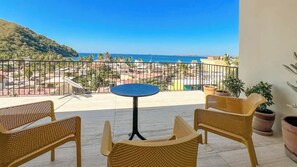 Terrace/patio - Vacation at Casa Tamarindo in La Manzanilla: The Perfect Family Getaway (La Manzanilla)