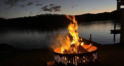 Peaceful Waterfront River Cottage with private Jetty only 90 minutes from Sydney