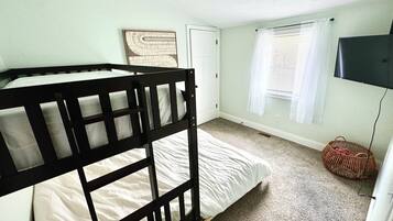 3 bedrooms, iron/ironing board, travel cot, free WiFi