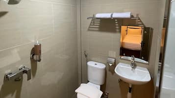 Deluxe Double Room | Bathroom | Shower, free toiletries, hair dryer, soap