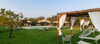 'Bellavita and Pool' Apartment with Shared Pool, Wi-Fi and Air Conditioning