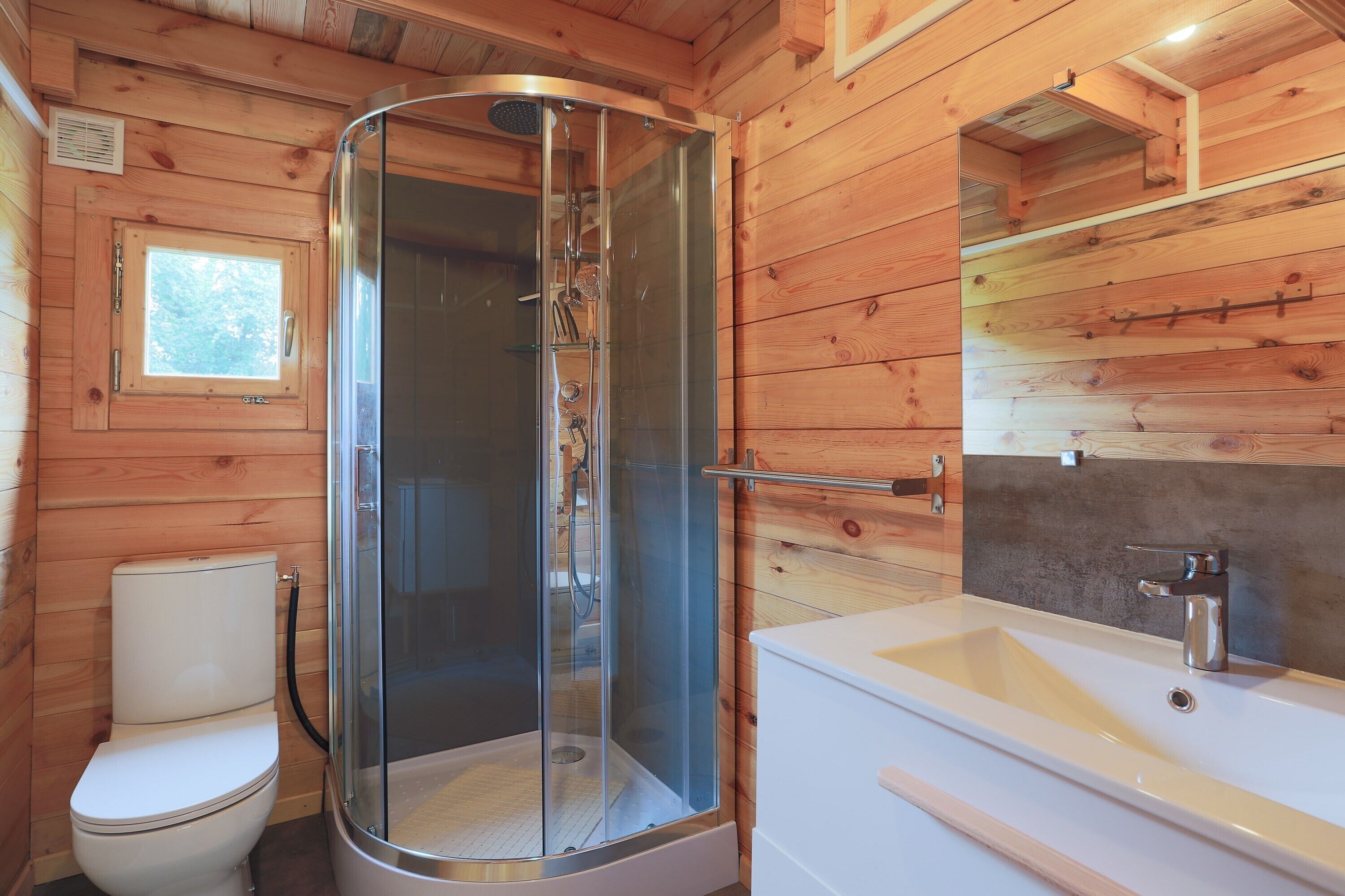 Douche, serviettes fournies