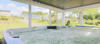 Chalet "Ty Koad" with Shared Terrace and Garden