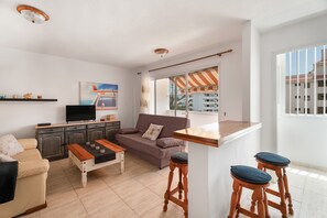 TV, DVD player, stereo - Vacation Apartment 'Central Los Cristianos' with Mountain View, Shared Pool and Wi-Fi (Los Cristianos)