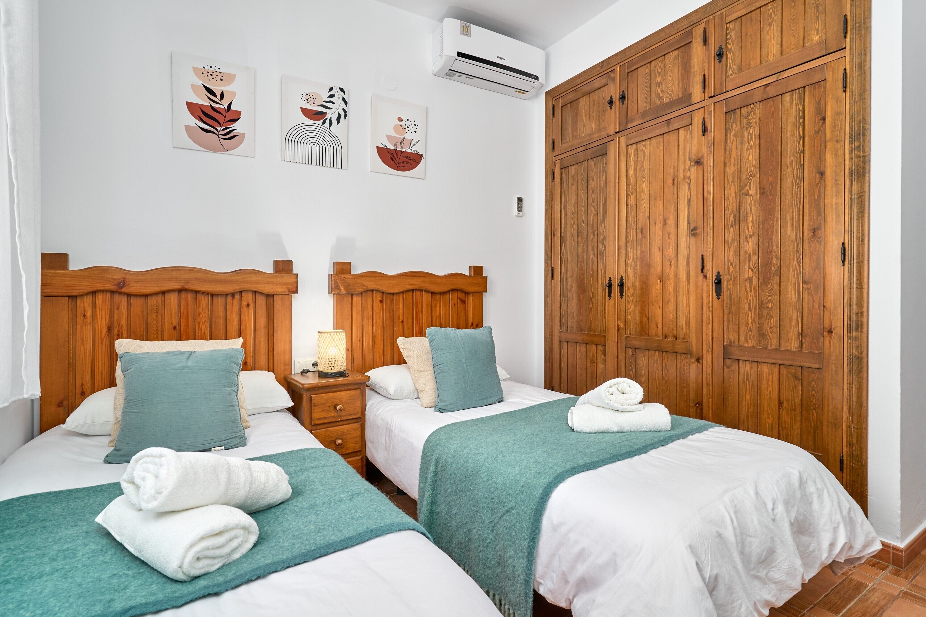 6 bedrooms, iron/ironing board, free WiFi, bed sheets