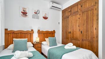 6 bedrooms, iron/ironing board, free WiFi, bed sheets