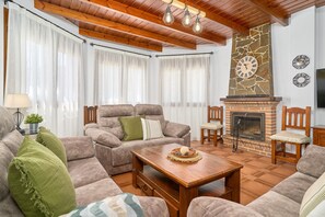 Televisión, chimenea