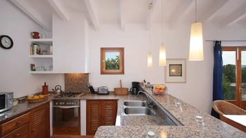 Kühlschrank, Mikrowelle, Geschirrspüler