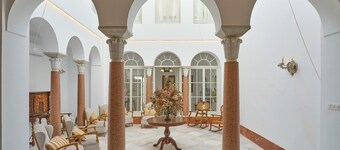 Country House 'Casa Palacio Vida' with Private Pool, Wi-Fi and Air Conditioning