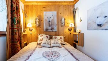 2 slaapkamers, een strijkplank/strijkijzer, gratis wifi, beddengoed