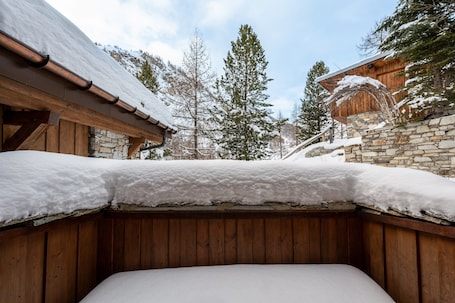 Property grounds. Apartment 'Le Châtelard' with Mountain View, Private Terrace and Wi-Fi