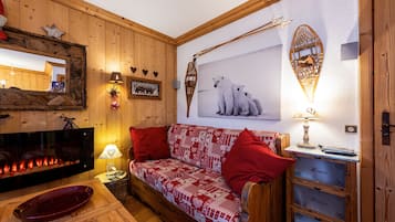 Televisie, een dvd-speler en een stereo