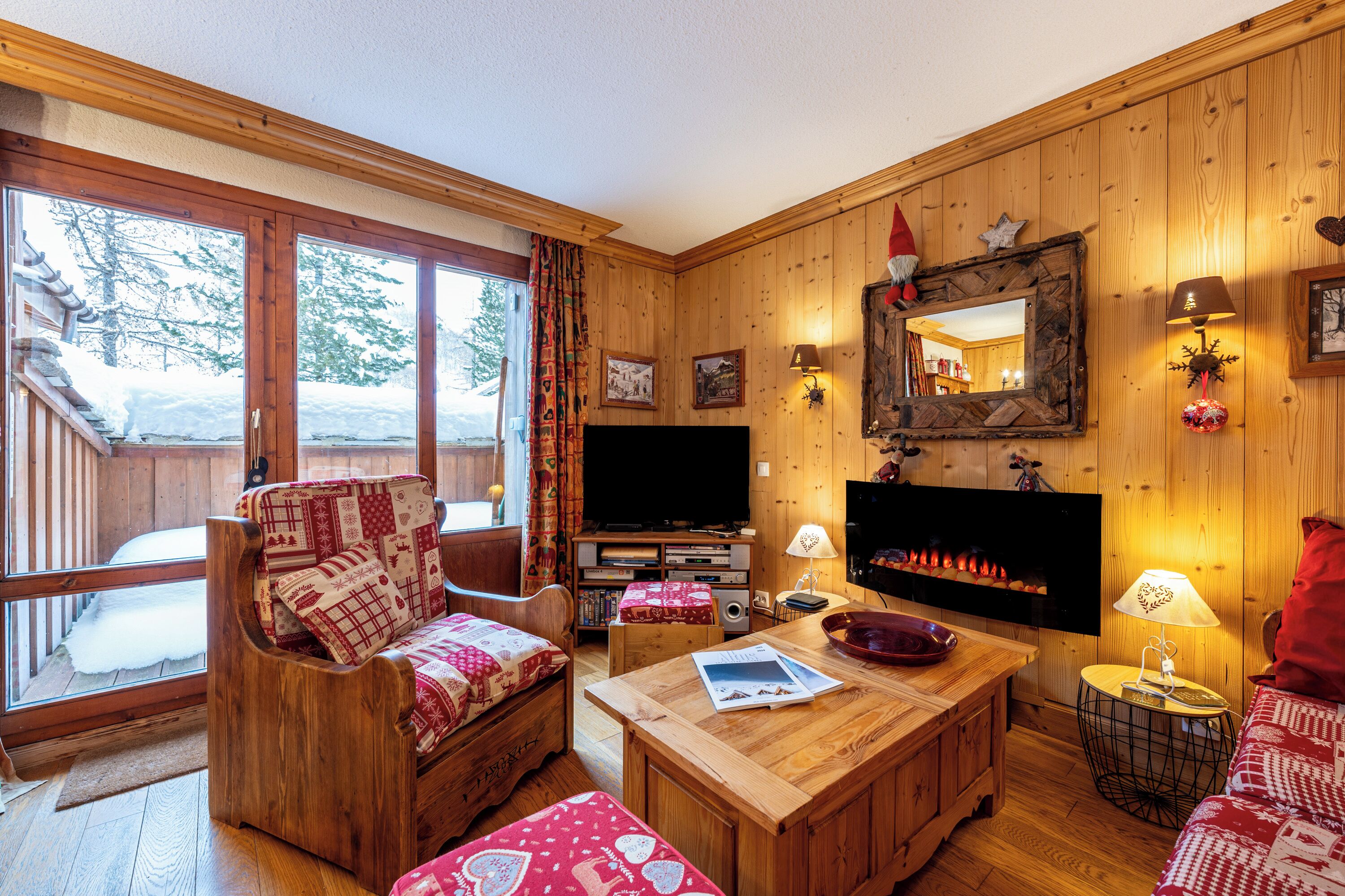 TV, DVD-spiller og stereoanlegg