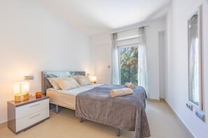 2 chambres, fer et planche à repasser, Wi-Fi gratuit, draps fournis