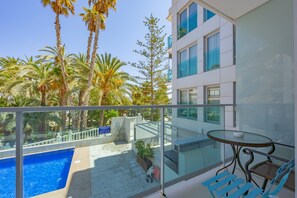 Outdoor dining - Apartment 'Playa De Poniente' with Sea View, Wi-Fi and Air Conditioning (Benidorm)