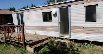 Mobil Home 'Sci Du Sancillon' con vistas a la montaña, terraza privada y jardín compartido