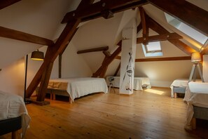 3 habitaciones y tabla de planchar con plancha 