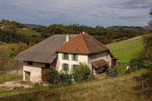 Exterior - Holiday Home 'Le Palefroi De Merlas' with Mountain View and Private Garden (Merlas)