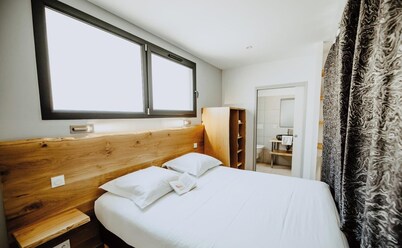 Holiday Home 'Gite Villa T1' with Shared Pool, Wi-Fi and Air Conditioning