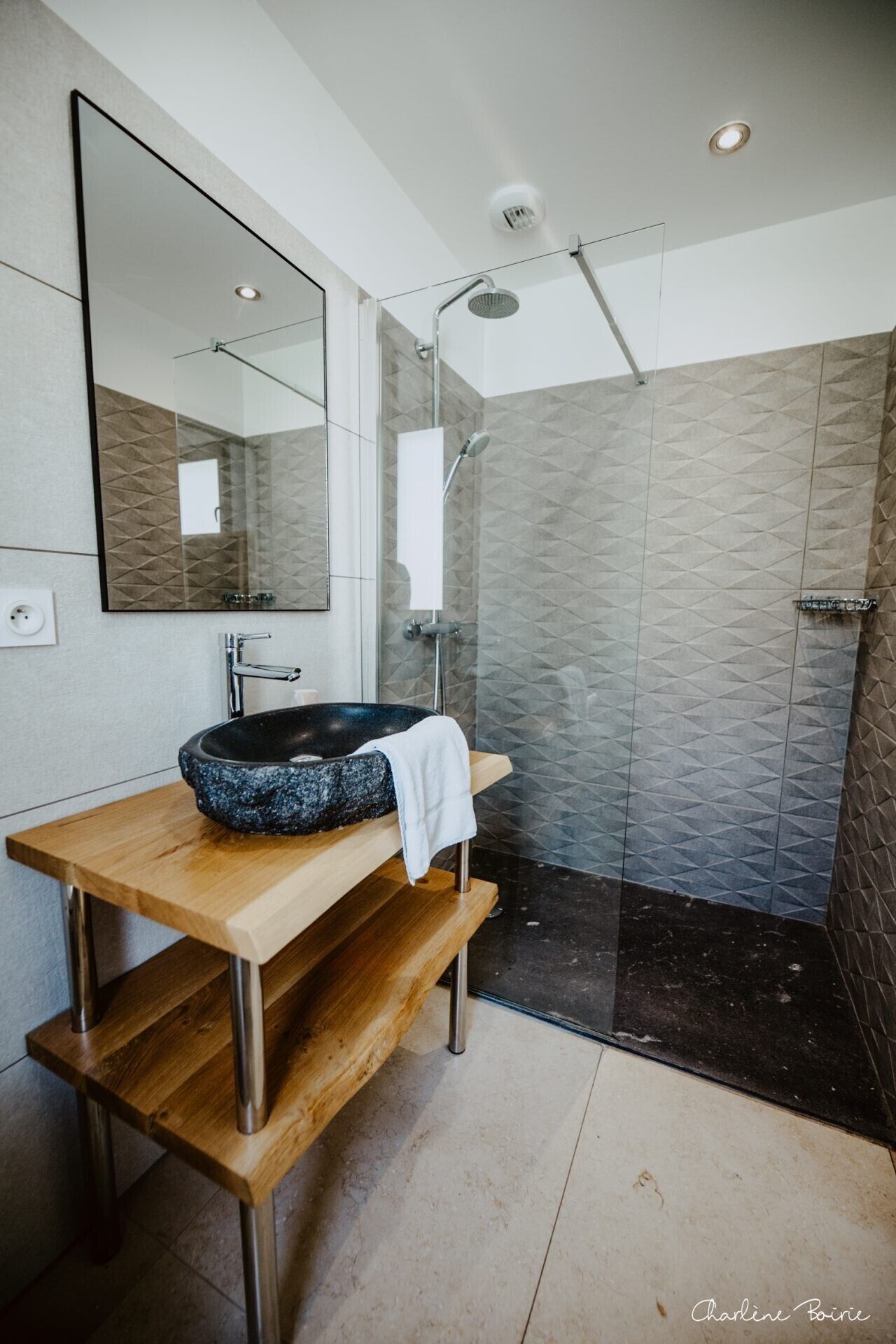 Een douche, handdoeken