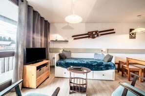 1 bedroom, iron/ironing board