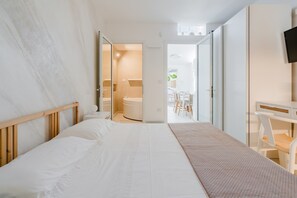 1 bedroom, bed sheets - Holiday Home 'Villetta Bianca' with Private Terrace and Air Conditioning (Fontanelle)