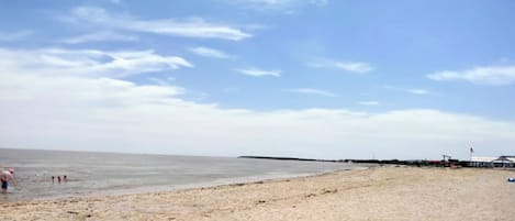 Camastros y toallas de playa