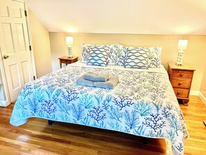 5 slaapkamers, een bureau, een strijkplank/strijkijzer, reisbedje