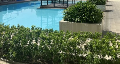 Cozy condo with AC and fitness room in lovely Dumaguete steps from the Ocean