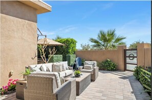 Terrace/patio - Vacation in Indian Wells Golf Tennis Festivals Sunshine - 3 Bedroom Modern Home (Indian Wells)