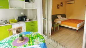 1 室のベッドルーム、アイロン / アイロン台、WiFi、ベッドシーツ