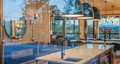 Luxe 12-BR Cabin - Indoor Pool, Theater, Sleeps 36