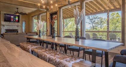 Luxe 12 BR Cabin, Indoor Pool, Theater, Sleeps 36