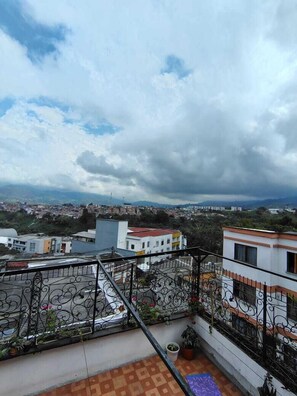 Classic Triple Room, Balcony, Mountain View | Terrace/patio - La Iguana Café y Más (Pereira)