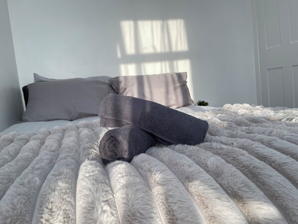 3 bedrooms, iron/ironing board, WiFi, bed sheets