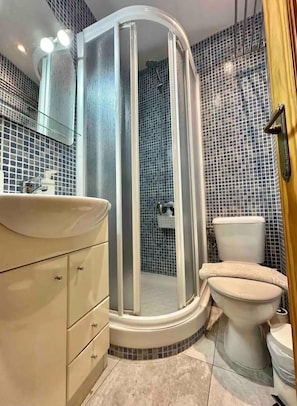 Douche, serviettes fournies