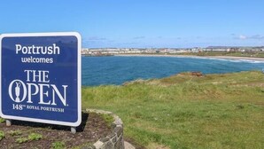 Schild, das Besucher zu The Open in Portrush, 148. Royal, willkommen heißt.