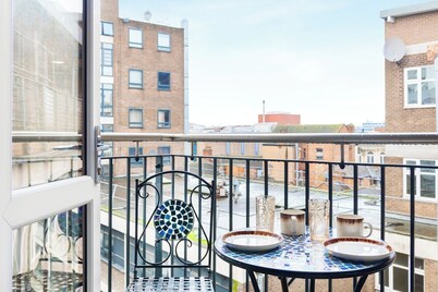 Stunning 1 bedroom Apt With Balcony-Leicester City