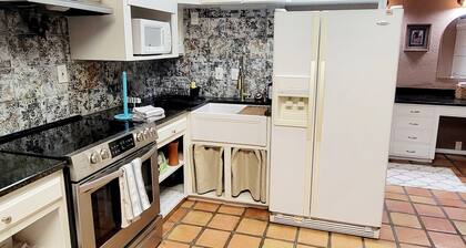 Private Guest House in sought after Colleyville.