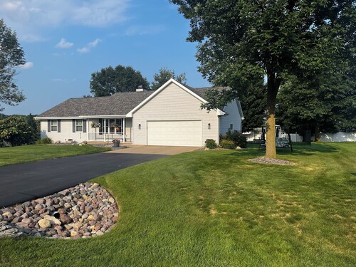 Comfortably sleeps 8-12 people well cared for home.