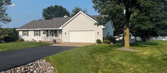 Comfortably sleeps 8-12 people well cared for home.