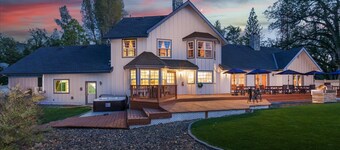 Cedar Creek Lodge with POOL/hot tub/sleeps 24!